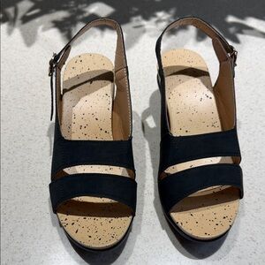 Amazon Essentials Black and Tan Wedges